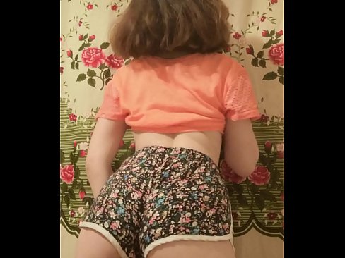 ❤️ سيڪسي نوجوان بيبي پنهنجي شارٽس کي ڪئميرا تي هٽائيندي ❤❌ ❌