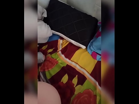❤️ منهنجي روم ميٽ گهر ۾ اڪيلي رهي ٿي ڇاڪاڻ ته هن جو مڙس موڪلن تي وڃي ٿو ۽ مان موقعو وٺان ٿو ته هن کي چوسان ۽ هن جي گدا کي کير سان ڀريان. ❤❌ ❌